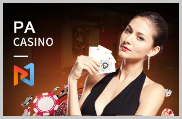 Hình ảnh casino trực tuyến với bàn chơi baccarat và dealer xinh đẹp
